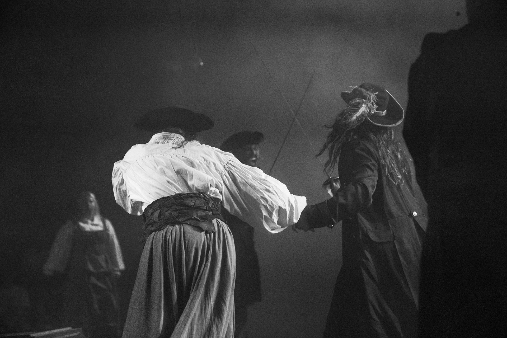 Pirates Microtone Production Photo Berg film